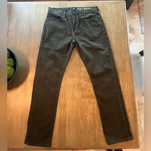 Men’s Gap Soft Wear Denim Jeans. Size 31x30 slim. Olive. Excellent condition.